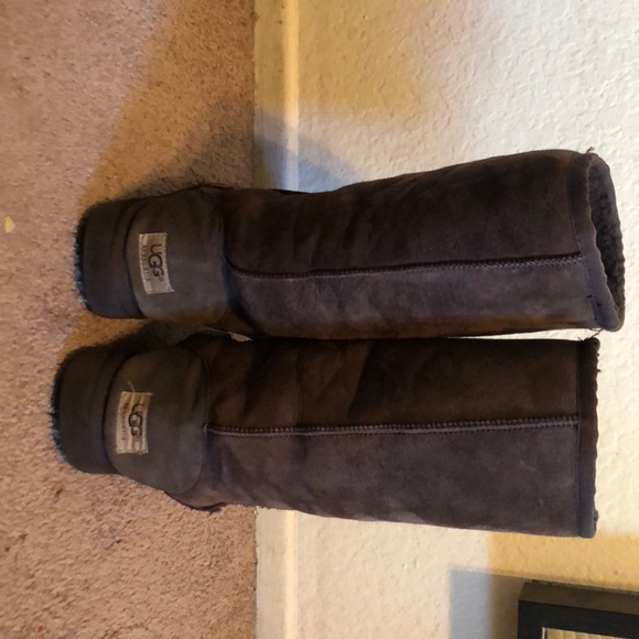 UGGs - Picture 5 of 8